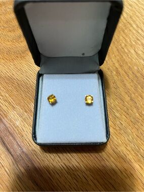 10K Yellow Gold Topaz Solitaire Earrings